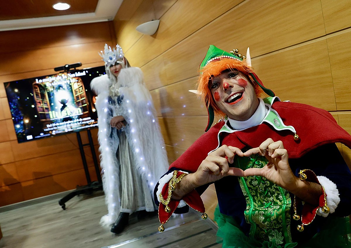 Imagen secundaria 1 - Algunos momentos de la presentación del evento.