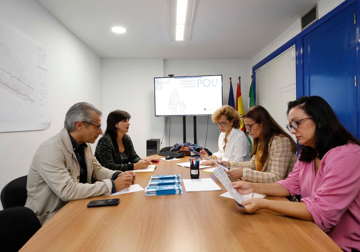 El Ayuntamiento mantiene un encuentro con las pymes para escuchar sus sugerencias al POU