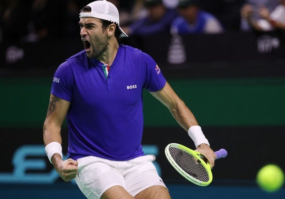 Matteo Berrettini celebra un punto clave en el duelo de este sábado ante Thanasi Kokkinakis en el Martín Carpena.