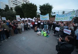 Los vecinos del Parque del Oeste se concentran ante el «cierre parcial» del espacio por el Festival de Linternas.