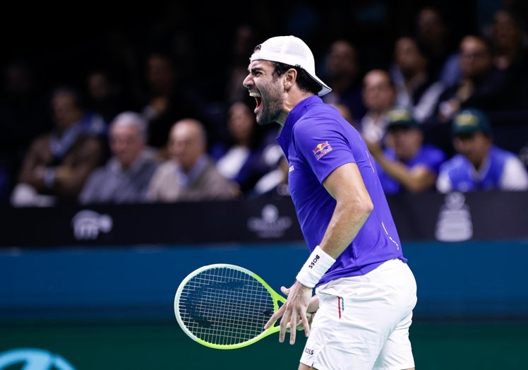 La garra de Matteo Berrettini, en un gesto del partido ante Botic van de Zandschulp.