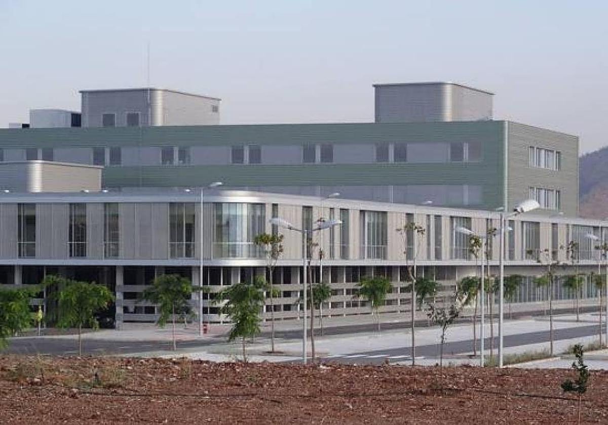 Cuatro evacuados al hospital tras volcar un vehículo en Pizarra