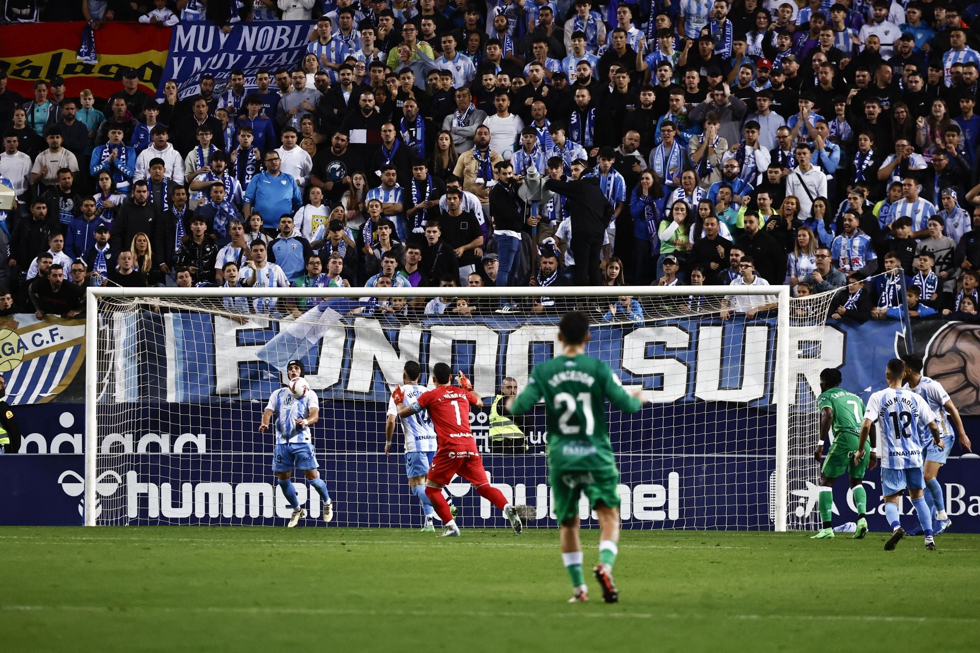 El Málaga - Racing, en imágenes