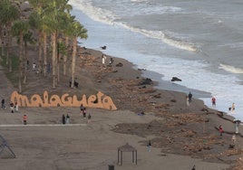 Estado en el que quedó la playa de La Malagueta tras la última DANA.