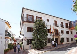 Vista del Ayuntamiento de Benalmádena.