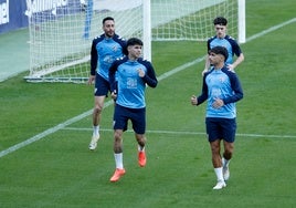 Antoñito, Kevin Medina, Víctor y Aarón Ochoa, en un entrenamiento reciente en La Rosaleda.