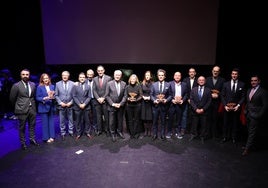 Foto de familia de los galardonados en la cuarta edición de los Premios de Turismo Málaga.