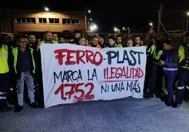 Decenas de trabajadores en mitad de las protestas del pasado lunes.