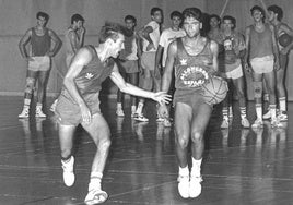 Juani Rosa, a la derecha de la imagen, durante un entrenamiento defendido por Fede Ramiro.