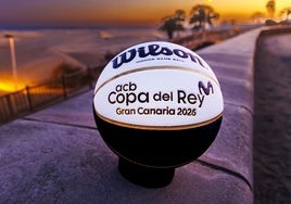 El balón oficial de la Copa del Rey de 2025, que se disputará en Las Palmas de Gran Canaria.