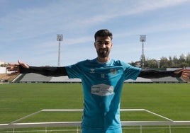 Chema Núñez, futbolista del Antequera, en El Maulí.