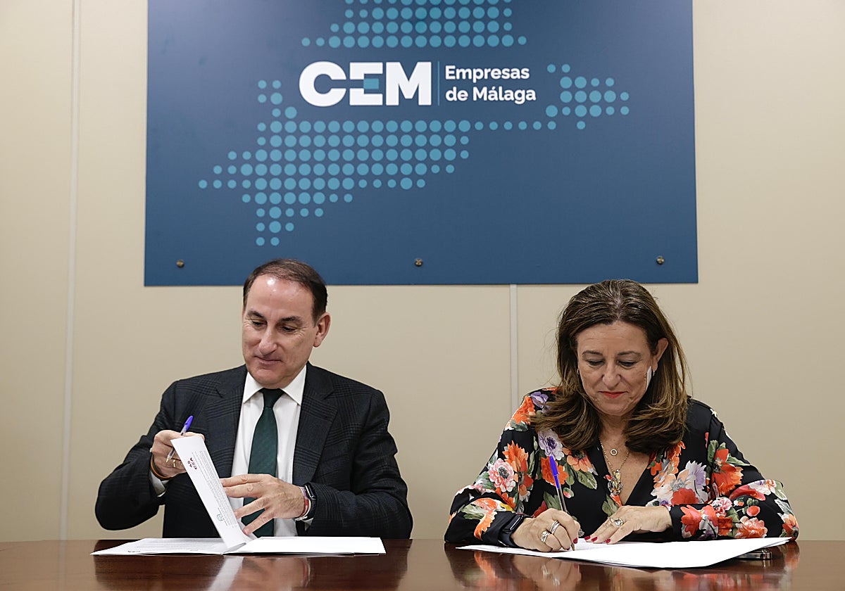 Javier González de Lara y María del Carmen Castillo, en la sede de la CEM, este miércoles.