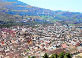 Amplia vista panorámica del pueblo desde la ermita del Santo Cristo de la Sierra.