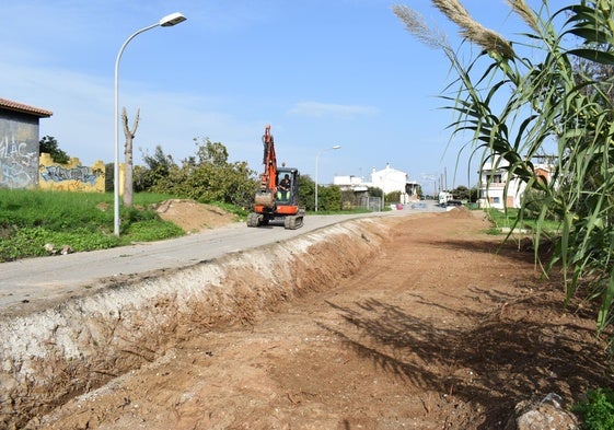 Obras en el acceso a Las Paredillas.