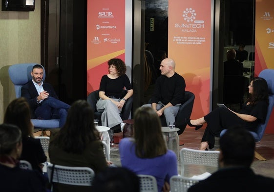 Alfonso Pérez Castellano, director general de la agencia creativa El Cuartel; María Ortiz, 'key account manager' de Disruptivos; Javier Moral, CEO de Disruptivos, y Nuria Triguero, periodista de SUR, en una nueva edición del ciclo Sun&Tech Meet Now.