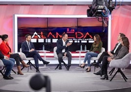 Los portavoces de los grupos políticos del Ayuntamiento debaten en 'La Alameda'.