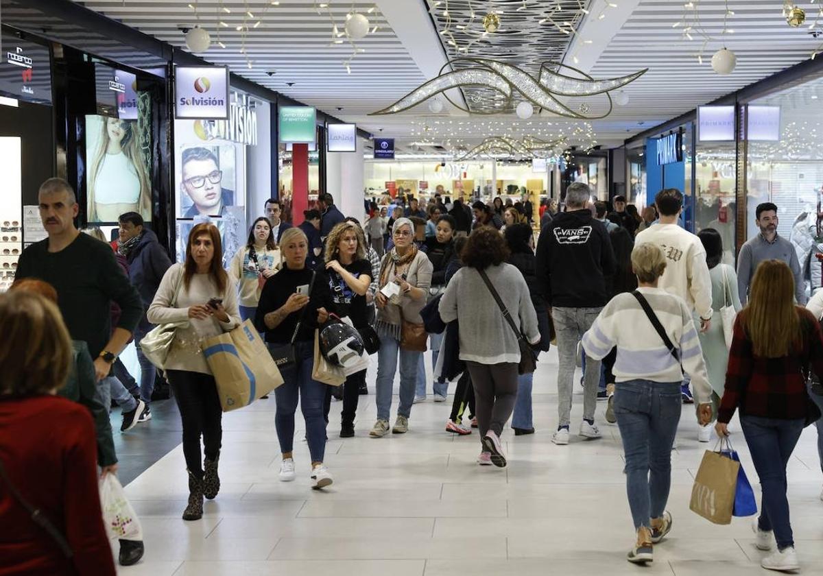 ¿Qué tiendas y centros comerciales abren este domingo, 1 de diciembre en Málaga?