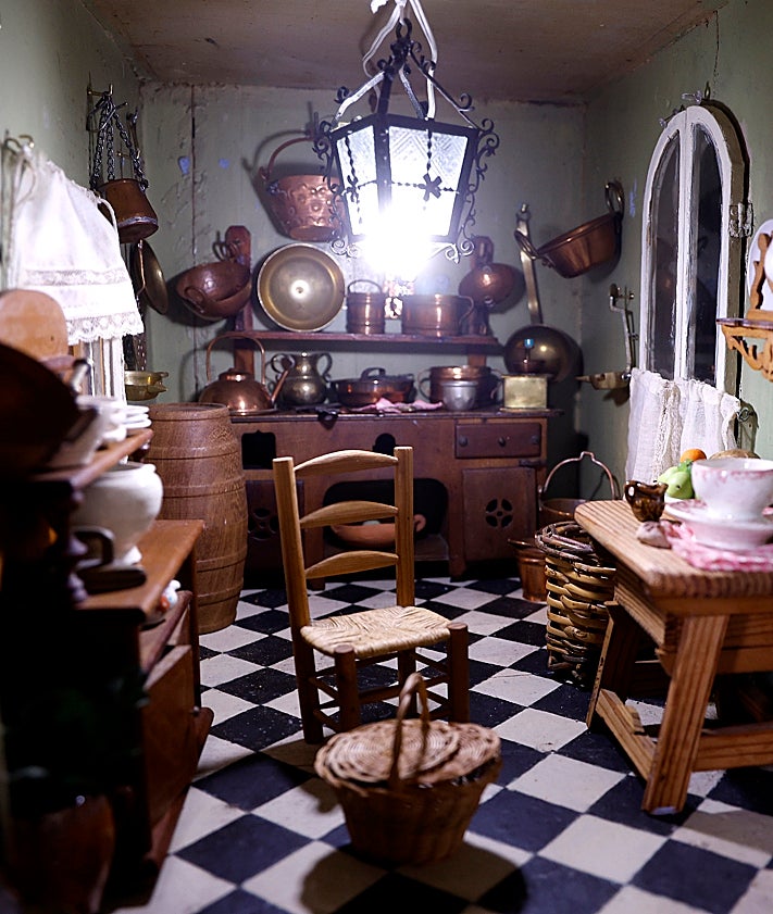 Imagen secundaria 2 - Palacio de los Carranza, de Cádiz. Arriba, junto a la Casa de Monte de Sancha. Abajo, detalle de la cocina.