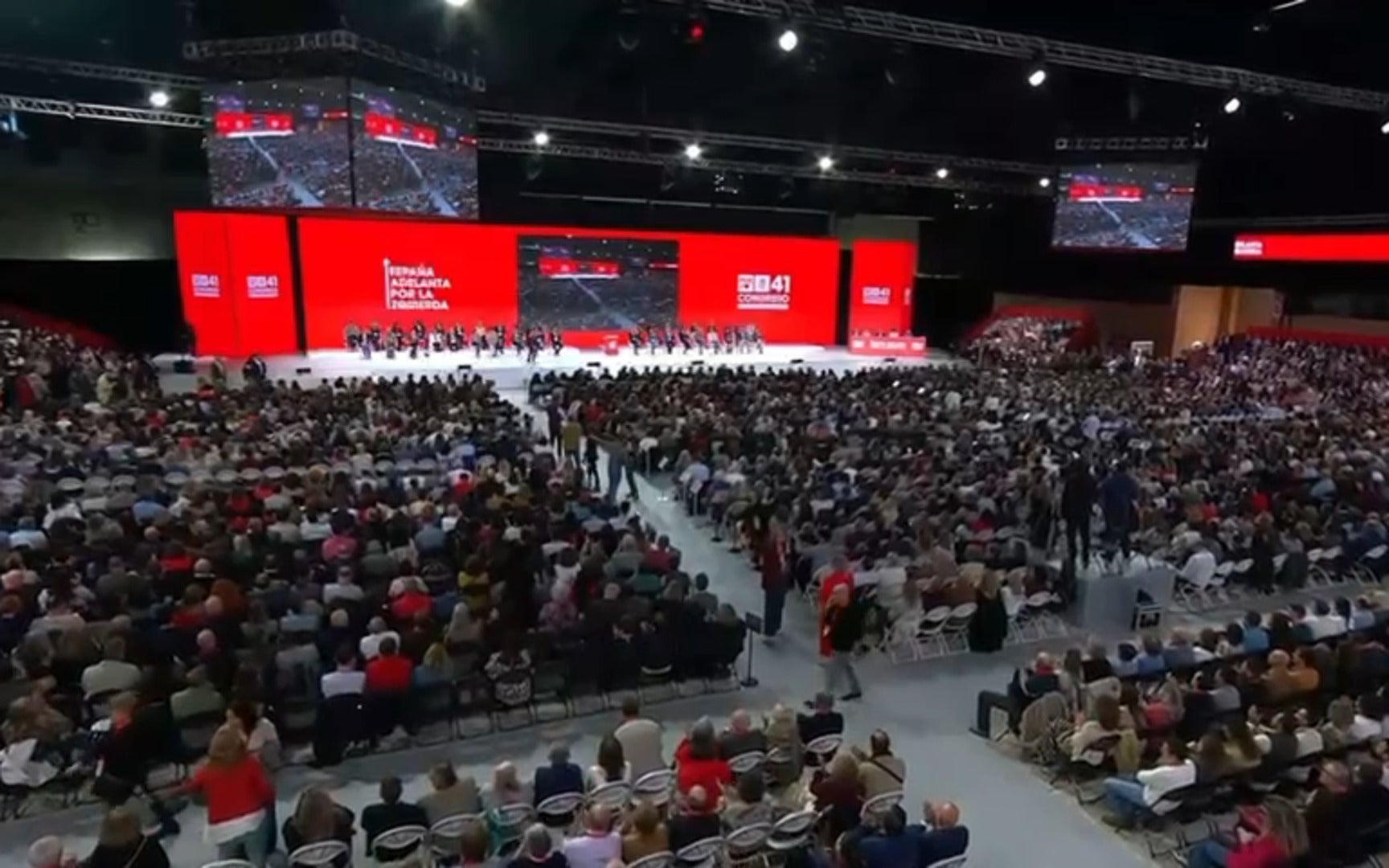 El Congreso socialista ovaciona a Chaves y Griñán