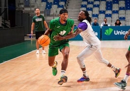 Perry presiona a Taylor en un entrenamiento en el Carpena.