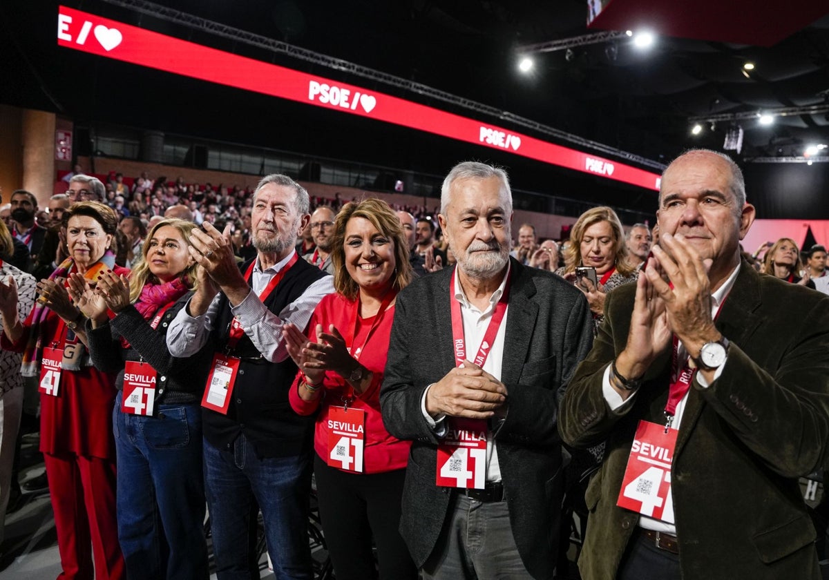 El Congreso socialista ovaciona a Chaves y Griñán