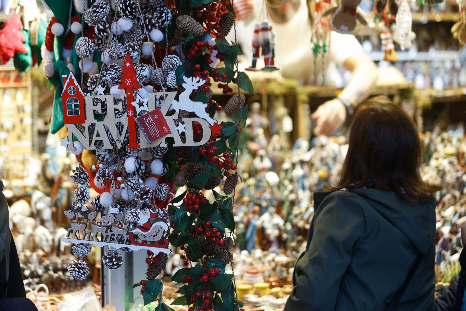 Los tradicionales puestos del Parque son otro de los atractivos de la Navidad en el Centro de Málaga