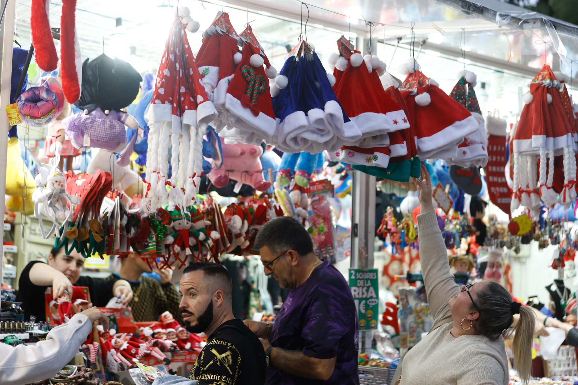Los tradicionales puestos del Parque son otro de los atractivos de la Navidad en el Centro de Málaga
