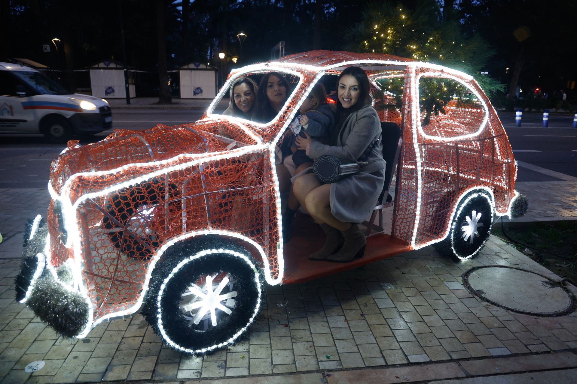 Los tradicionales puestos del Parque son otro de los atractivos de la Navidad en el Centro de Málaga