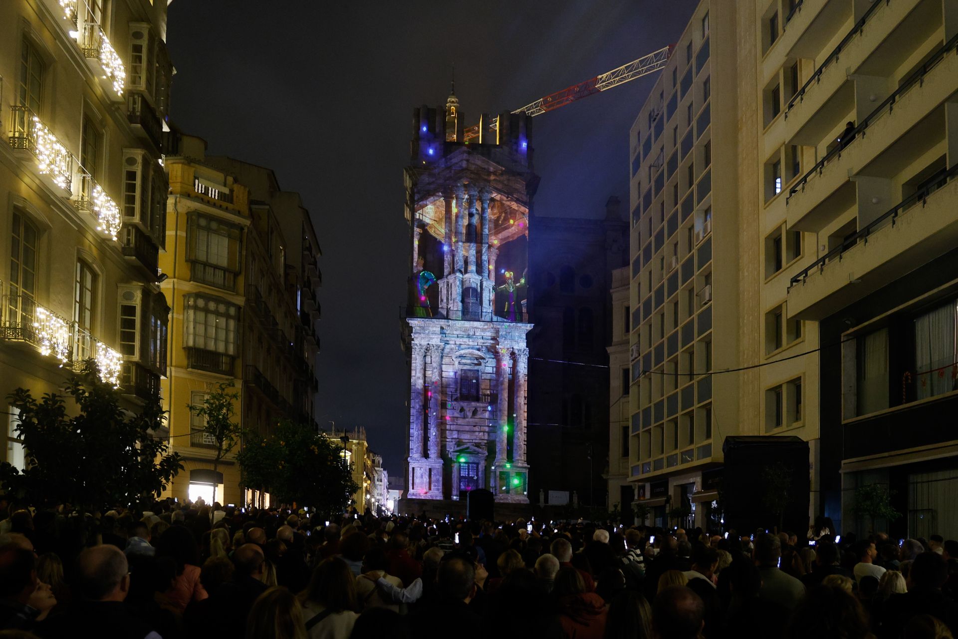El videomapping de la Catedral de Málaga se estrenó este domingo
