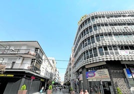 Imagen de la céntrica calle del Mar de Torre del Mar, en Vélez-Málaga, este otoño.