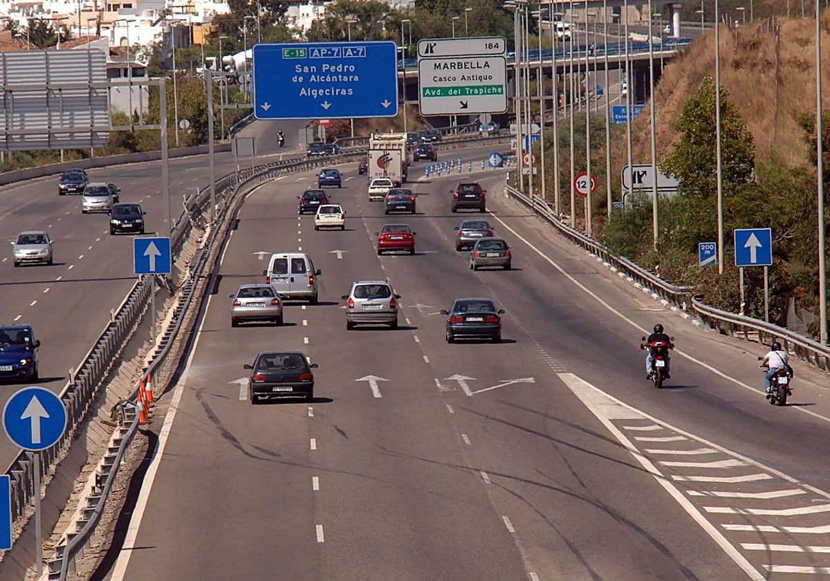 Acceso desde la AP-7 hacia el centro de Marbella.