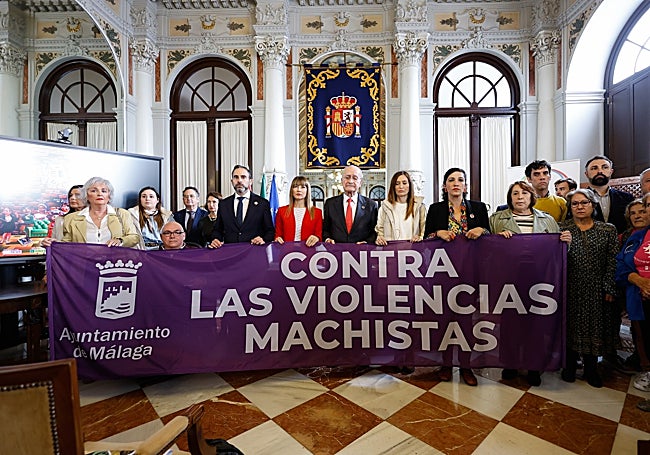 Minuto de silencio por Christián, el niño de Linares asesinado presuntamente a manos de la pareja de su madre.