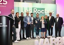 Foto de familia de los premiados durante la gala de presentación.