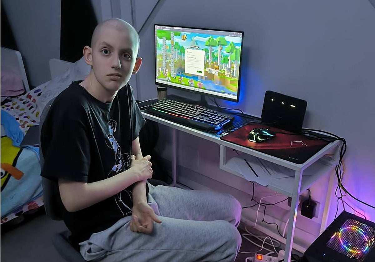 Lucas, uno de los niños que ha vivido en los pisos de residencia de la AECC en Málaga.