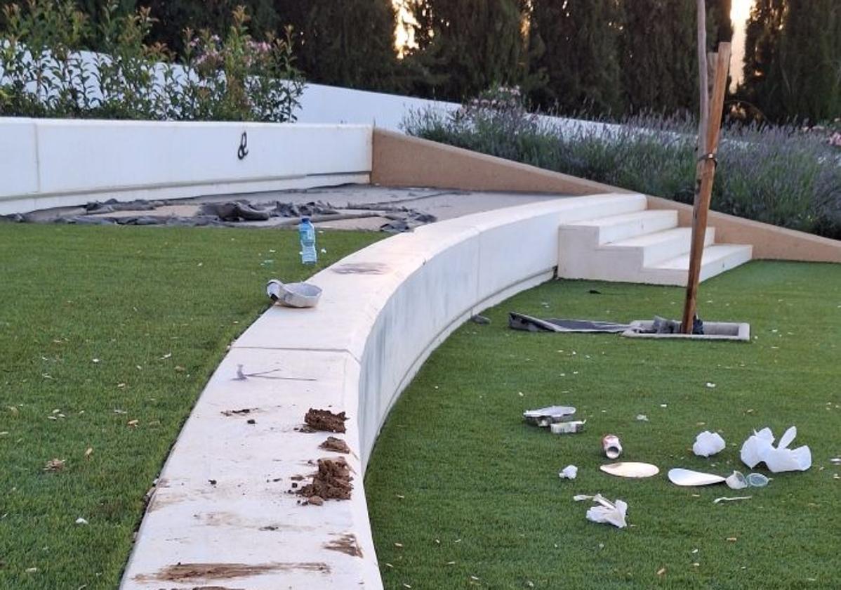 Daños que sufrió la plaza Tobalo, donde se instalará una cámara.