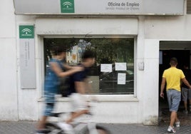 El paro retrocede en 8.464 personas en noviembre en Andalucía y se sitúa por debajo de los 650.000 desempleados