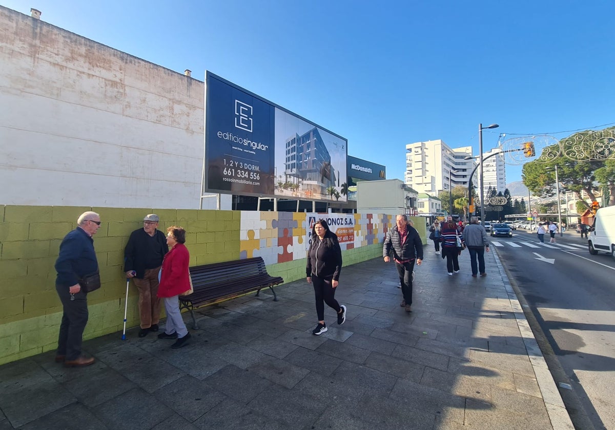 Valla publicitaria instalada en la parcela del Edificio Singular.