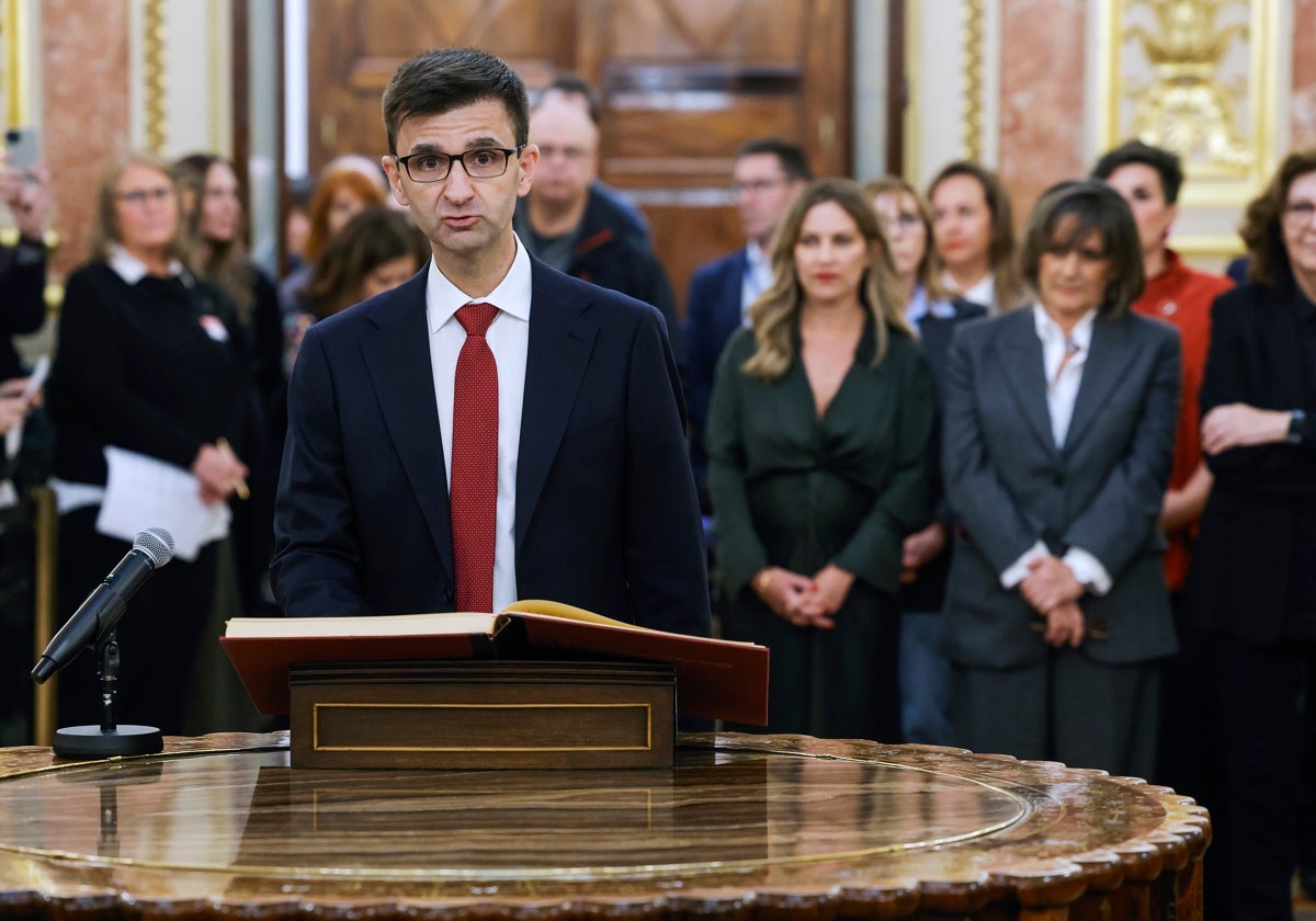 López, este lunes, prometiendo su cargo en el Congreso de los Diputados.