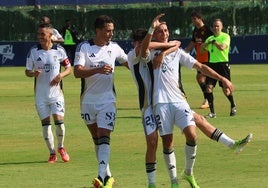 El Marbella celebra el gol de Jorge Álvarez en el partido frente al Fuenlabrada.