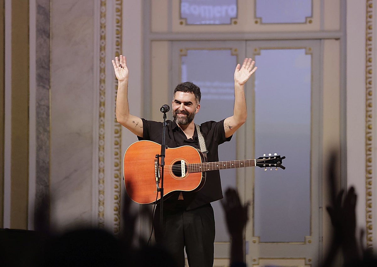 Imagen secundaria 1 - Momentos de la cita de Jero Romero en Suena SUR. 