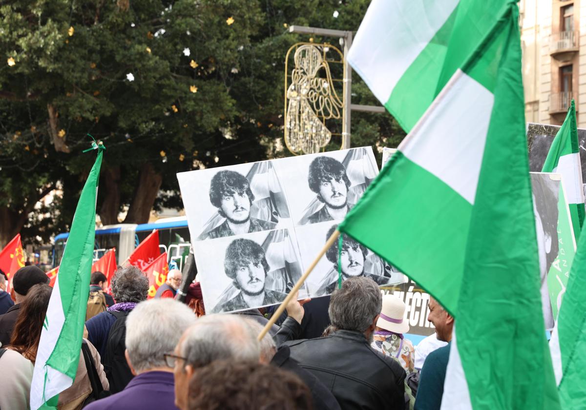 Manifestantes portal imágenes de Caparrós en una marcha organizada el pasado domingo.