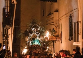 La figura de la Virgen durante las fiestas de Los Rondeles en Casarabonela.