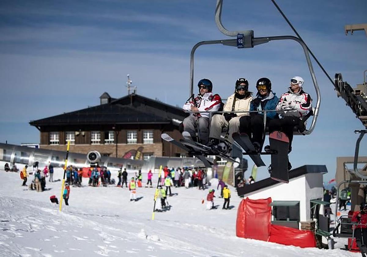 Sierra Nevada se queda sin abrir los remontes el puente de la Constitución
