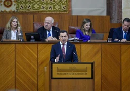 Juanma Moreno, durante su primera intervención en el debate.