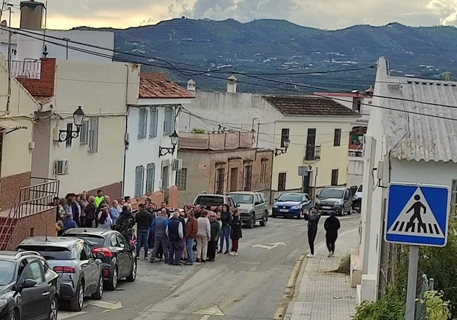 Imagen de la reunión vecinal que ha tenido lugar este miércoles con el portavoz de Andalucía por Sí, José Pino.