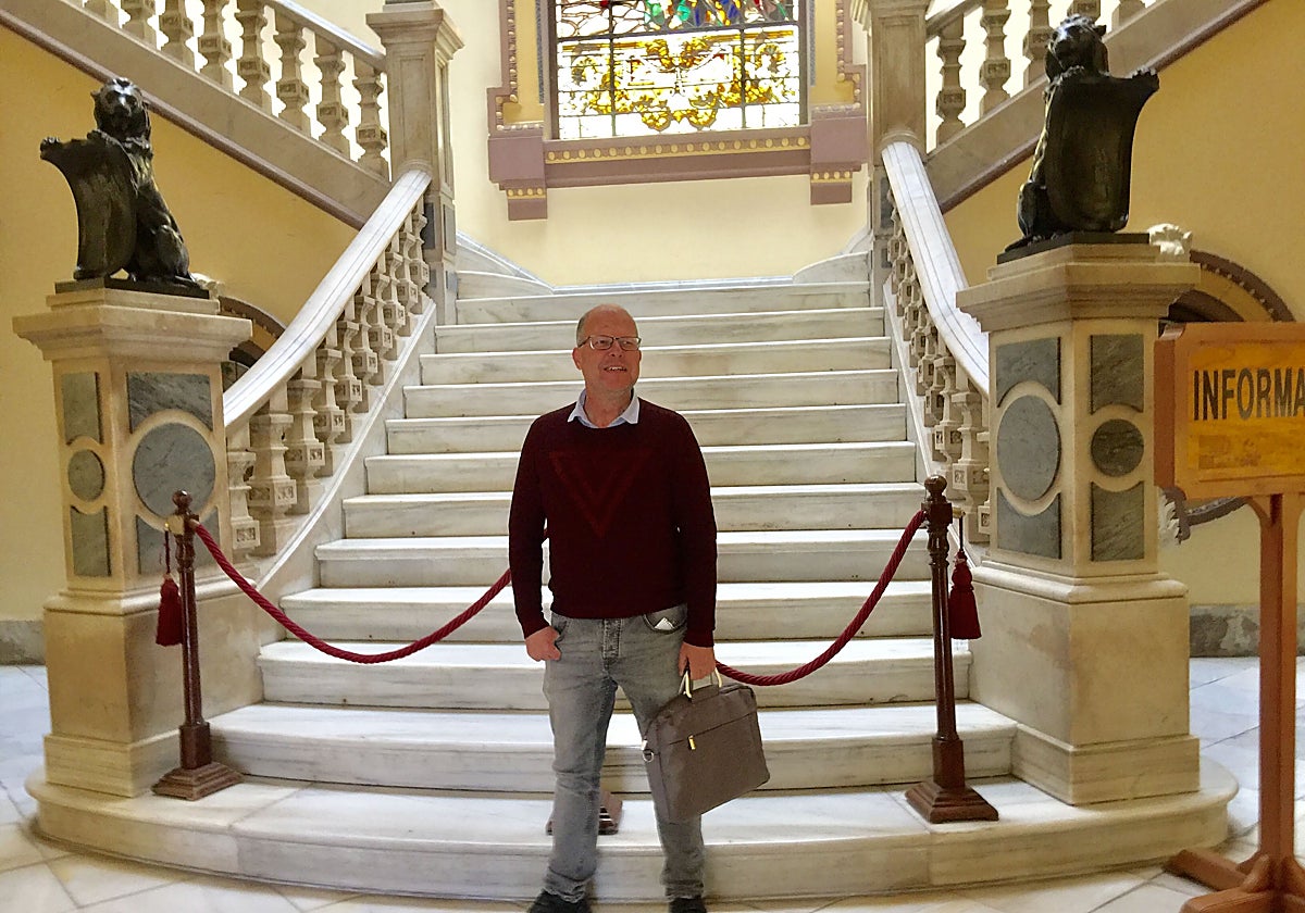 Wenceslao Alonso, en la escalinata principal del Ayuntamiento de Málaga