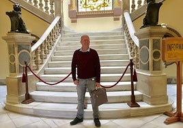 Wenceslao Alonso, en la escalinata principal del Ayuntamiento de Málaga