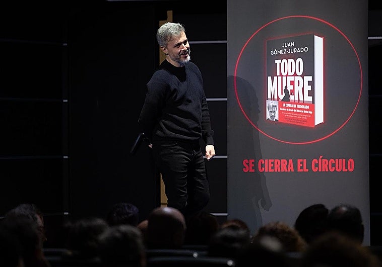 Gómez-Jurado, sobre el final del Universo Reina Roja: «Una lectora me dio un cojinazo en la cabeza. Ha sido la crítica más bonita»