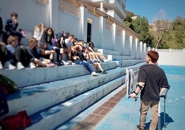 Carlos Pino durante una de las charlas que imparte en diferentes colegios sobre su historia.