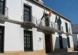 Vista de la fachada del Ayuntamiento cartameño.